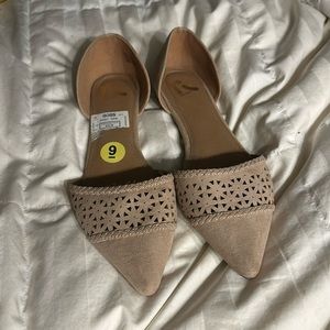 Report Pointed Toe Flats